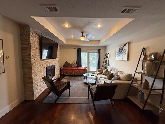 Foto del edificio - 1323 St Joseph St