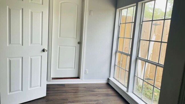 Foto del edificio - 7301 Brockley Ln