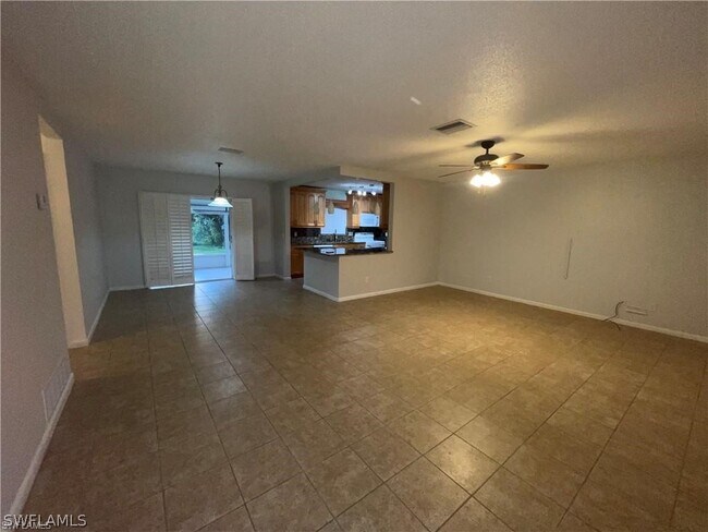 Building Photo - 211 S Lake Dr