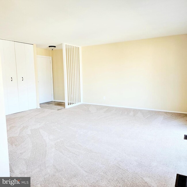 Building Photo - 220 Crocker Dr