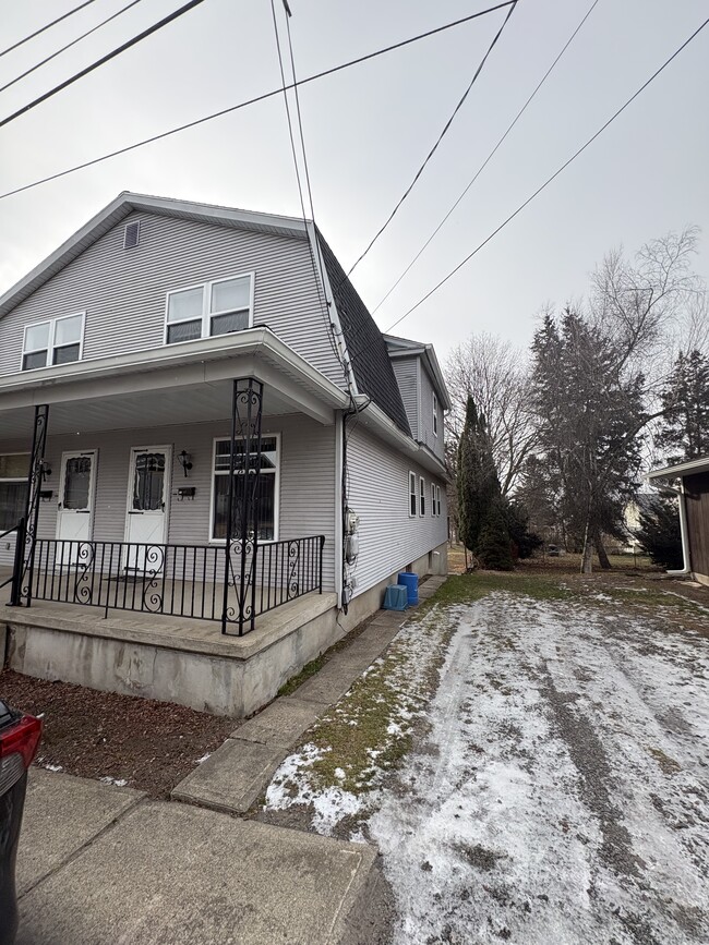 Building Photo - 25 Saint David St