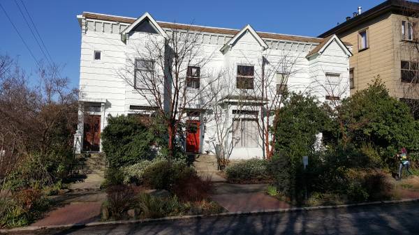 front of building - 903 15th Ave