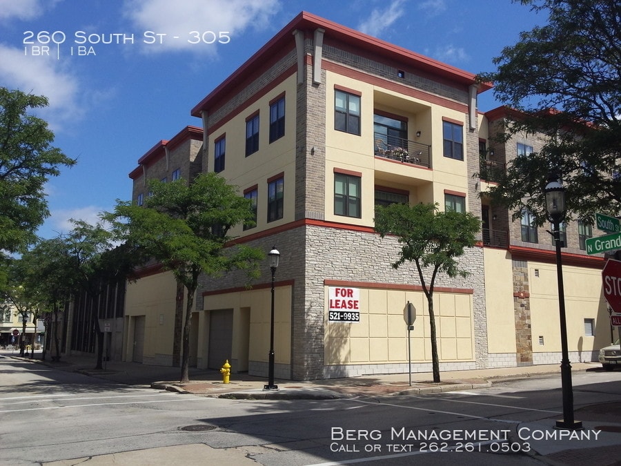 260 South St Unit 305, Waukesha, WI 53186 Room for Rent in Waukesha