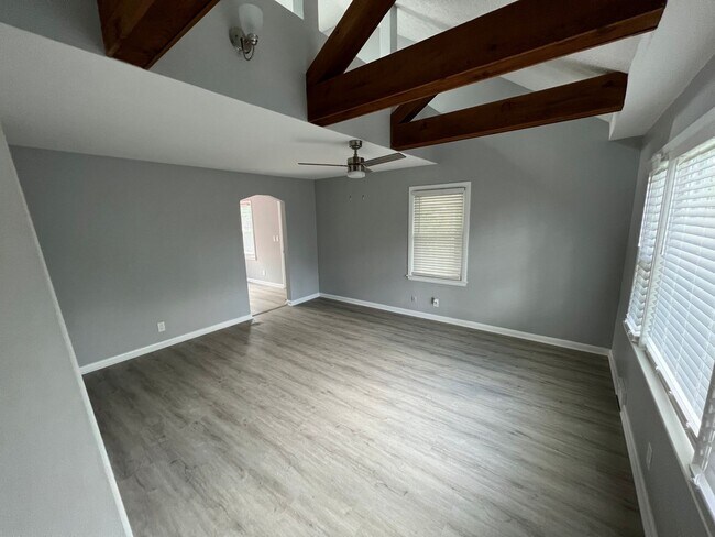 Foto del edificio - 12208 Ridge Crest Dr