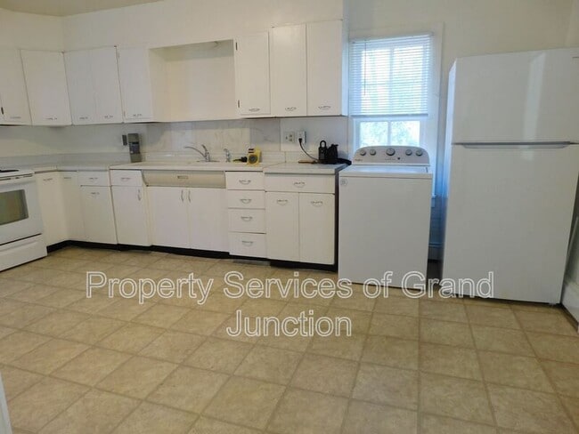 Foto del edificio - 2626 Patterson Rd