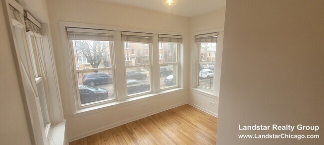 Foto del edificio - 4946 N Ridgeway Ave