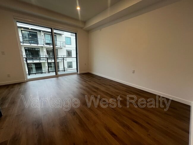 Building Photo - 1274-1274 Devonshire Ave