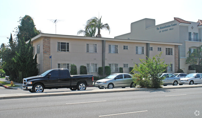 Foto del edificio - 6670 Lindenhurst Ave