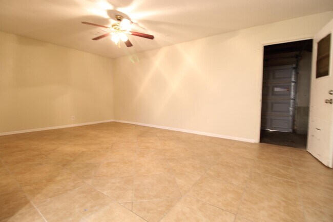 Foto del edificio - 3303 Brookbend Dr