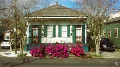 Building Photo - 447 Elmira Ave