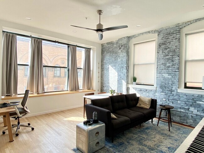 Living Room - 170 Oxford St