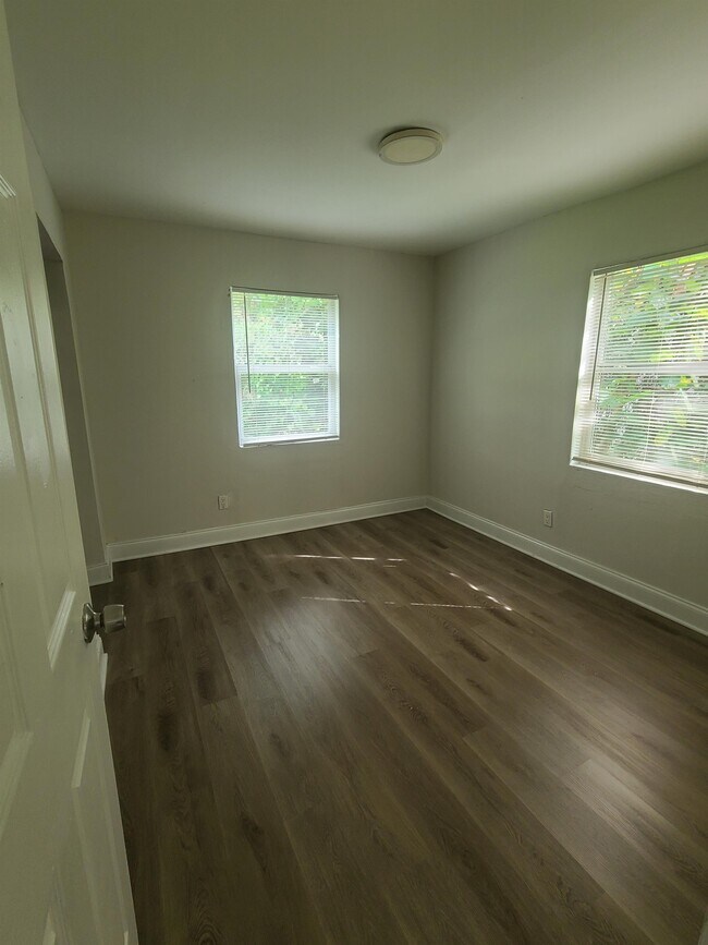 Foto del edificio - 1419 Logan St