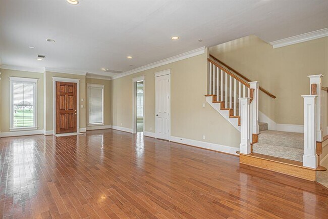 Building Photo - 6 Barque Ln