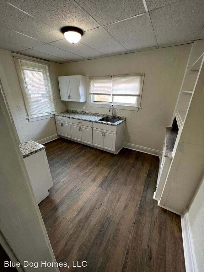 Building Photo - 3 br, 1 bath House - 205 Railroad Ave