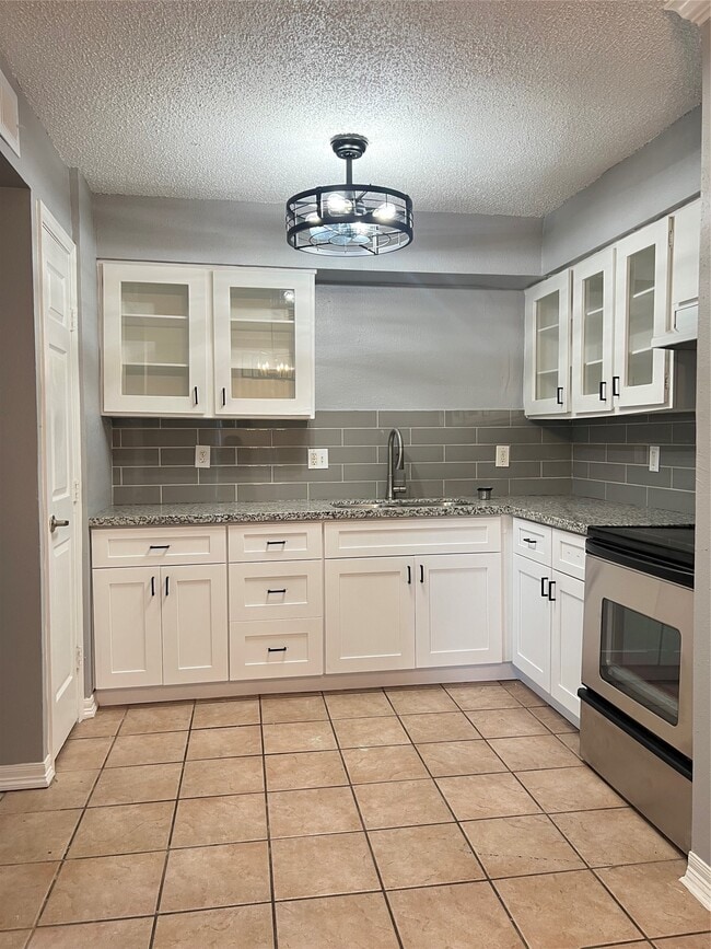 Building Photo - 738 Coolwood Dr