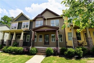 Building Photo - 607 Royal Cres Alley