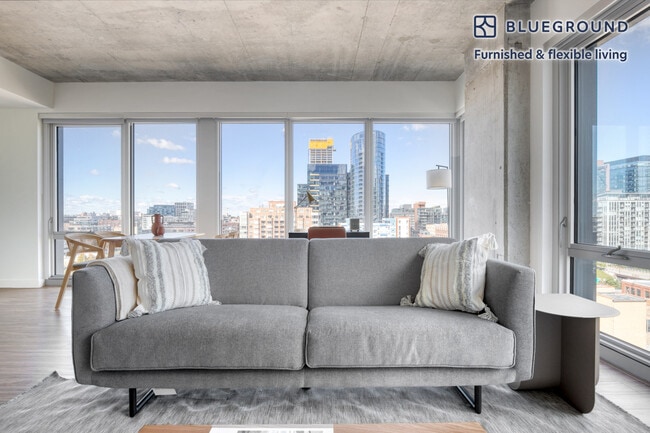 Building Photo - 165 North Des Plaines Street-PL FL12-ID748