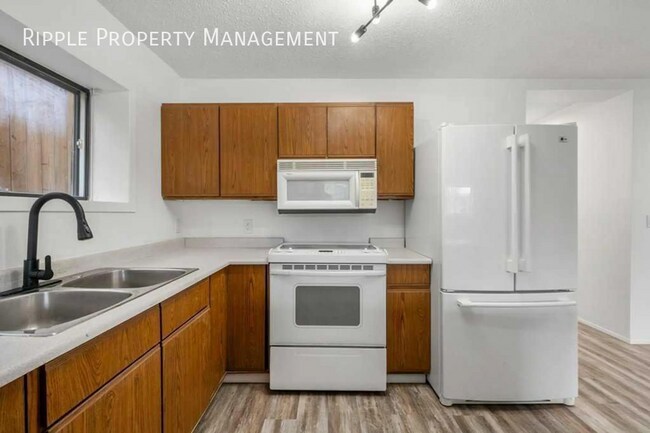 Building Photo - FIRST MONTH FREE! WONDERFUL 2 BEDS/ 1 BATH...