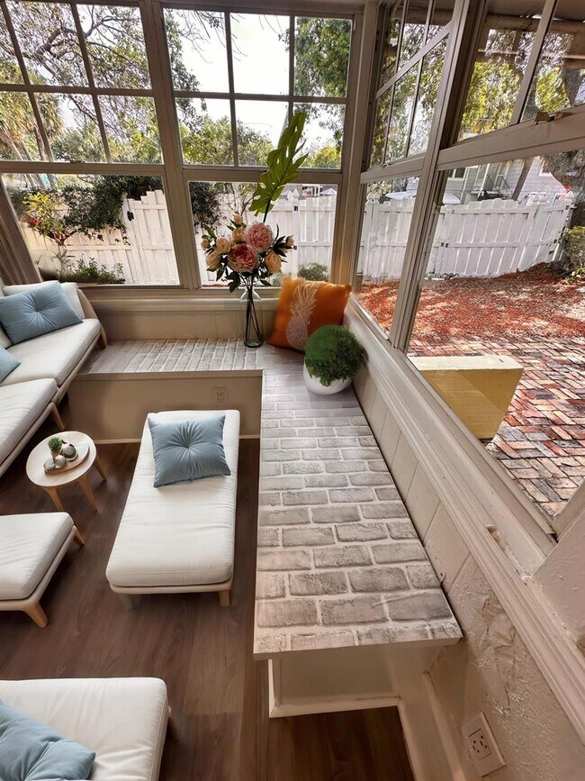 Foto del edificio - 303 N Lakeside Dr