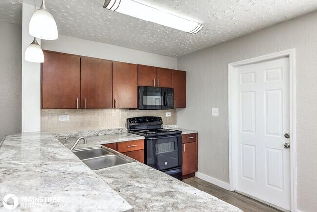 Building Photo - 5204 80th St S, Tampa, FL 33619