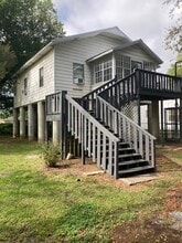 Building Photo - 608 Sarrazin Ave