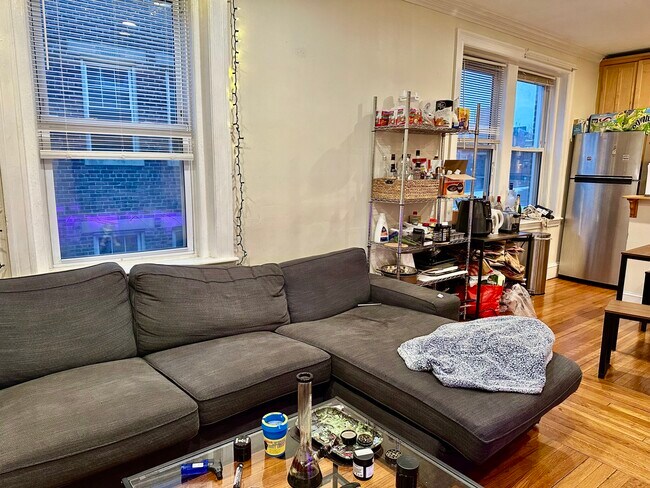 Foto del edificio - 73 Thatcher St