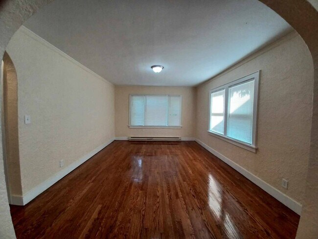 Foto del edificio - 2422 Benderwirt Ave