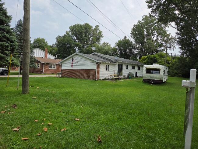 Foto del edificio - 12932 Matthews St