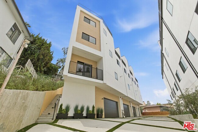 Foto del edificio - 3851 Don Tomaso Dr