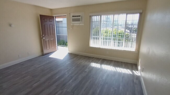 Building Photo - Welcome to SkyView Villa & Somerset Apartments!