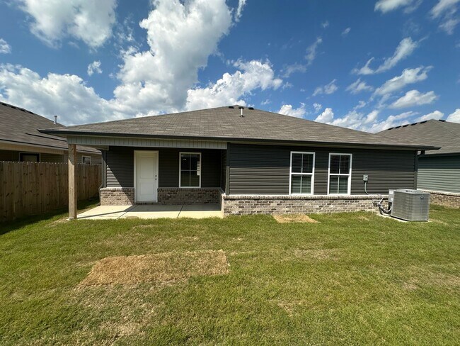 Building Photo - *Start 2026 Rent FREE!* BRAND NEW Three Bedroom | Two Bathroom Home in Cullman