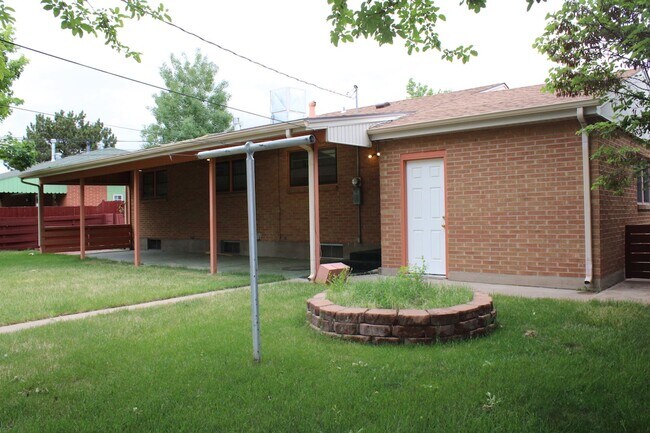 Building Photo - Sunset Park Rancher