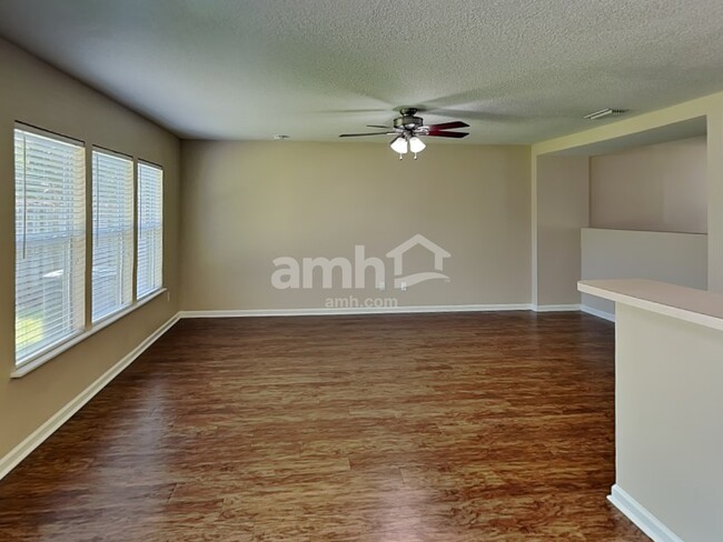 Foto del edificio - 1420 Heather Ct