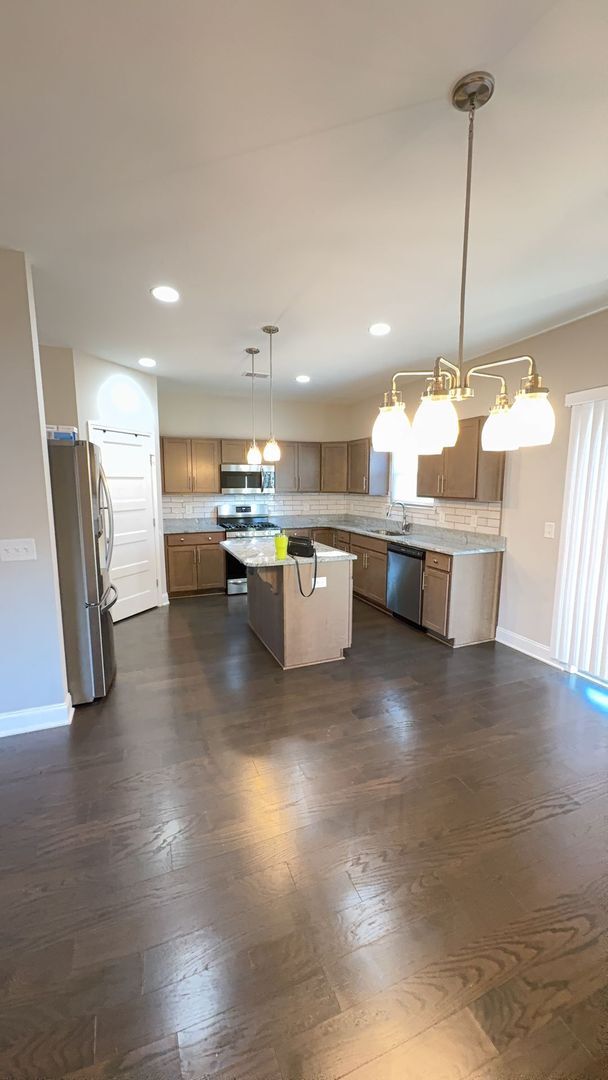 Building Photo - AVAILABLE NOW!! Beautiful 4 bd in Cambridg...