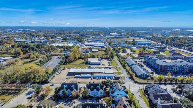 Building Photo - 14550 Fonmeadow Dr