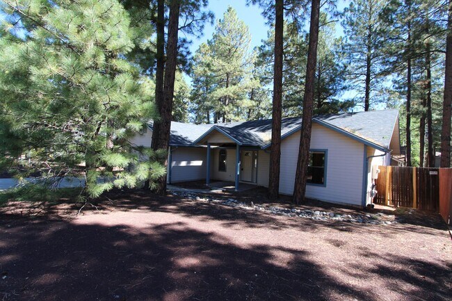 Foto del edificio - University Highlands Retreat | 3BR/2BA wit...