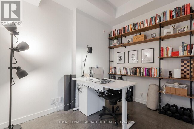 Photo du bâtiment - 625 Queen St E