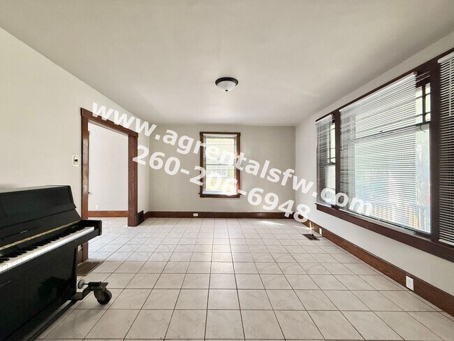 Building Photo - 2921 Hoagland Ave