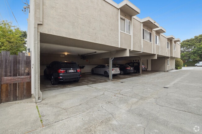 Carport - 412 Richmond Dr