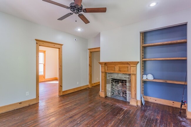 Building Photo - Walking distance to North Shore!