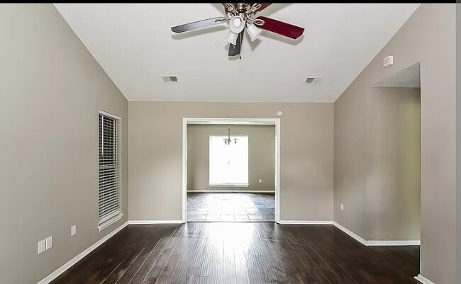 Building Photo - 6455 Walnut Grove Rd