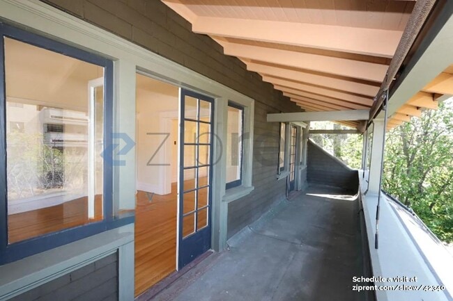 Building Photo - 654 Chetwood St