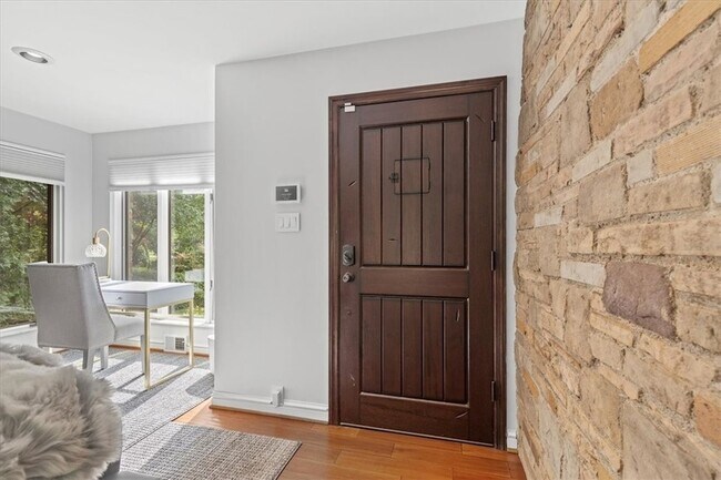 Foto del edificio - 31 Woodland Dr