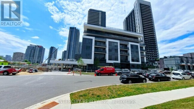 Building Photo - 5105-5105 Hurontario St
