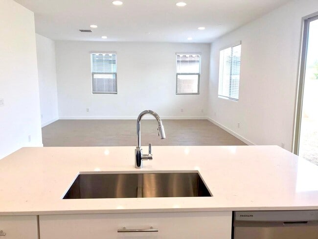 Foto del edificio - 7027 S 13th Way