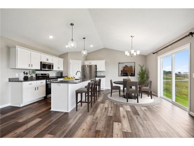 Foto del edificio - Sparkling and Spacious New 5 Bedroom is Pe...