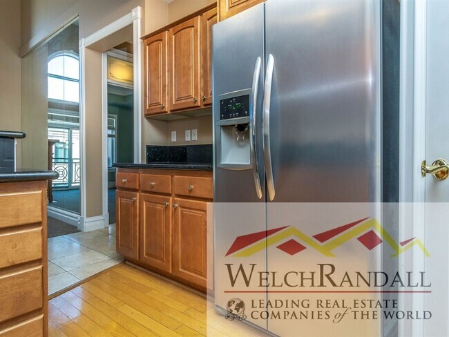 Building Photo - Spacious 2-Bedroom Condo in Prime Downtown...