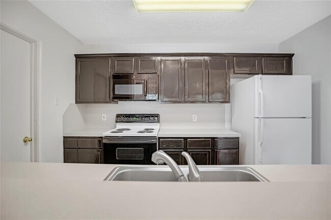 Building Photo - 8051 Bay Branch Dr