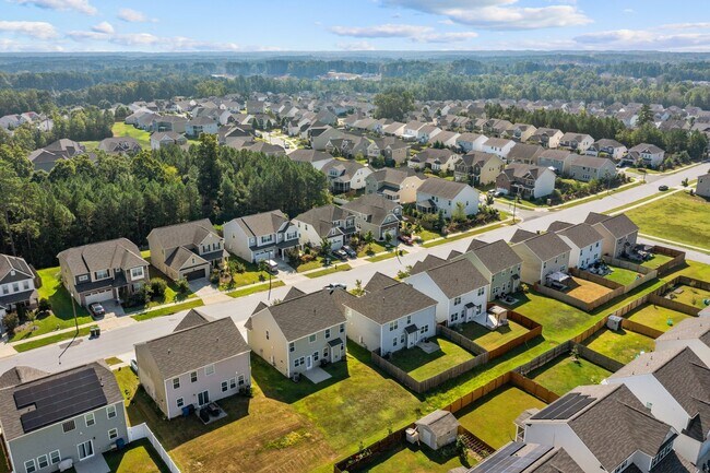 Building Photo - 624 Hiddenbrook Dr