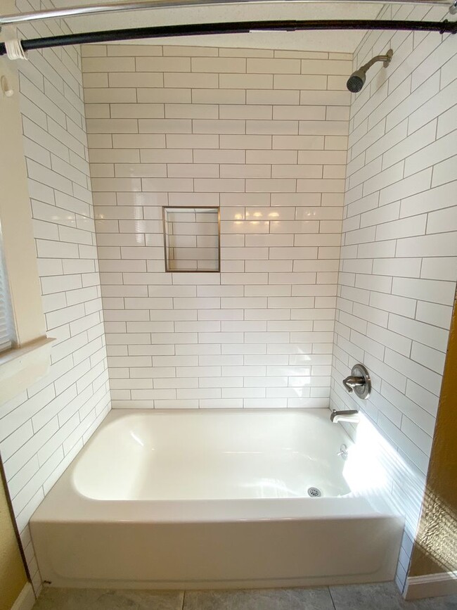Foto del edificio - 2 bedroom, 1 bath near Jackson and Maury /...